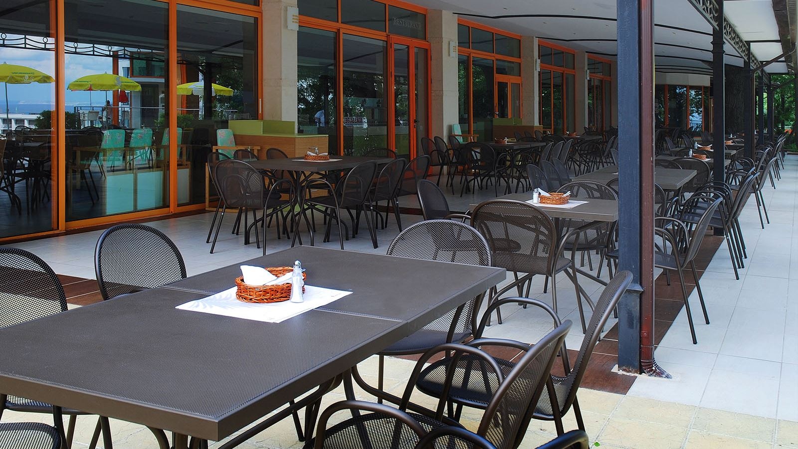 restaurants-main-restaurant