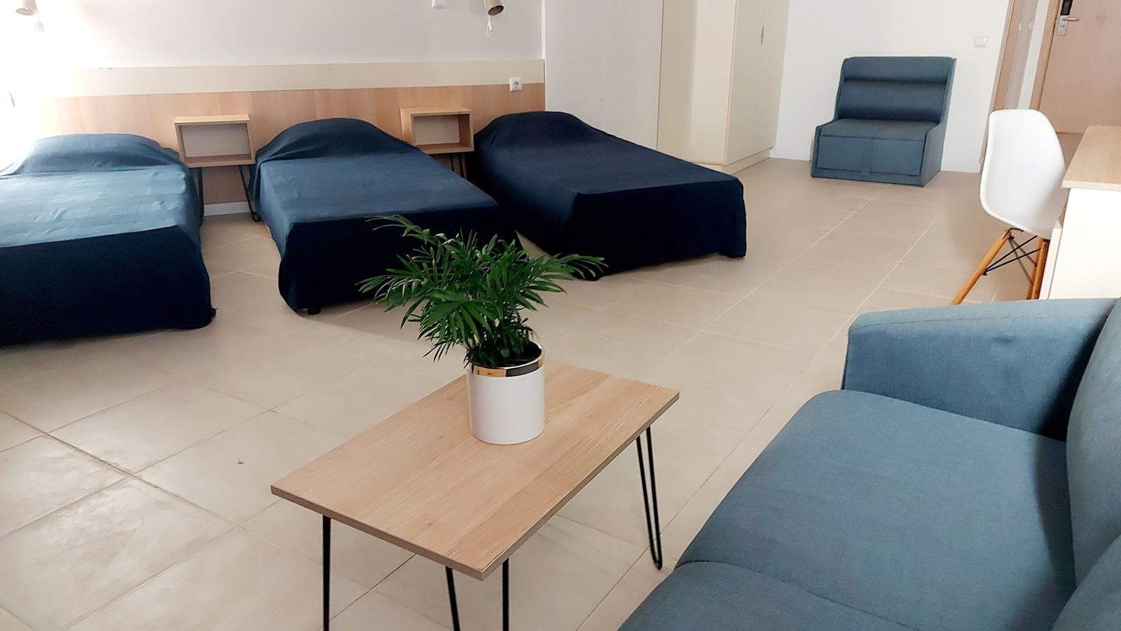 rooms-standard-family-room