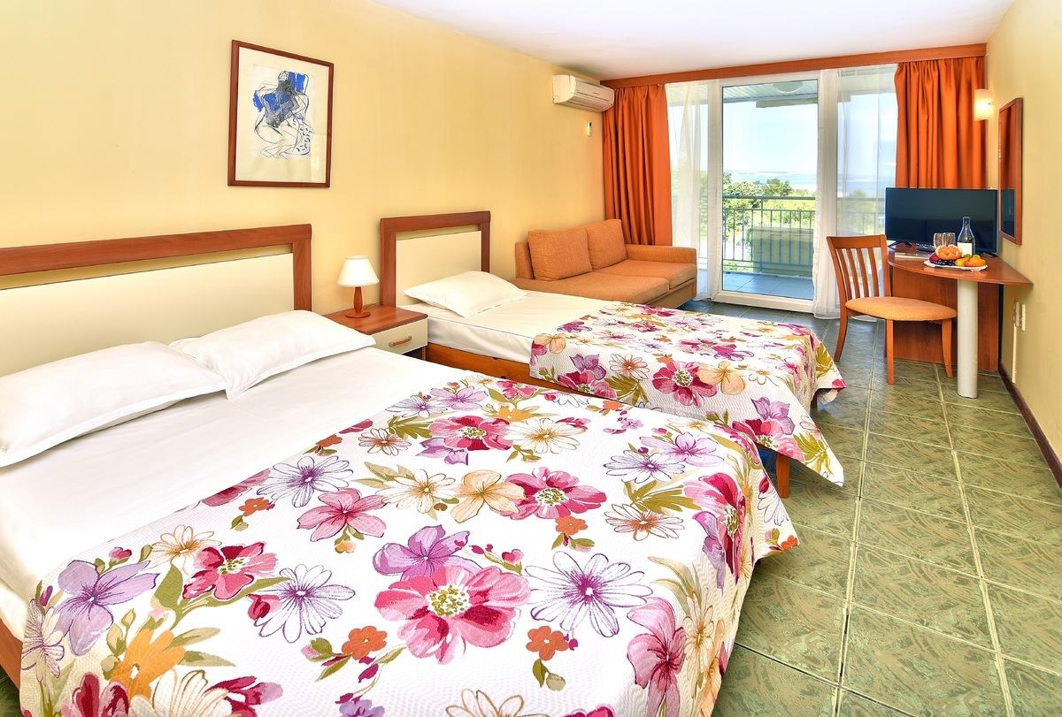 rooms-twin-standard-room-balcony-or-terrace