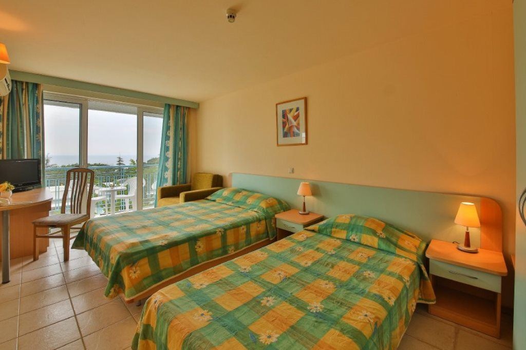 rooms-twin-standard-room-balcony