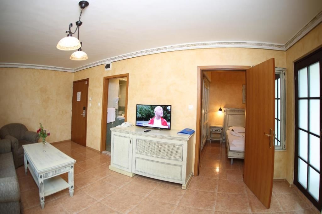 rooms-standard-suite-balcony-or-terrace