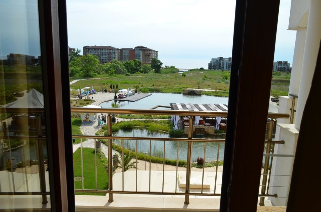 rooms-standard-suite-lateralseaview