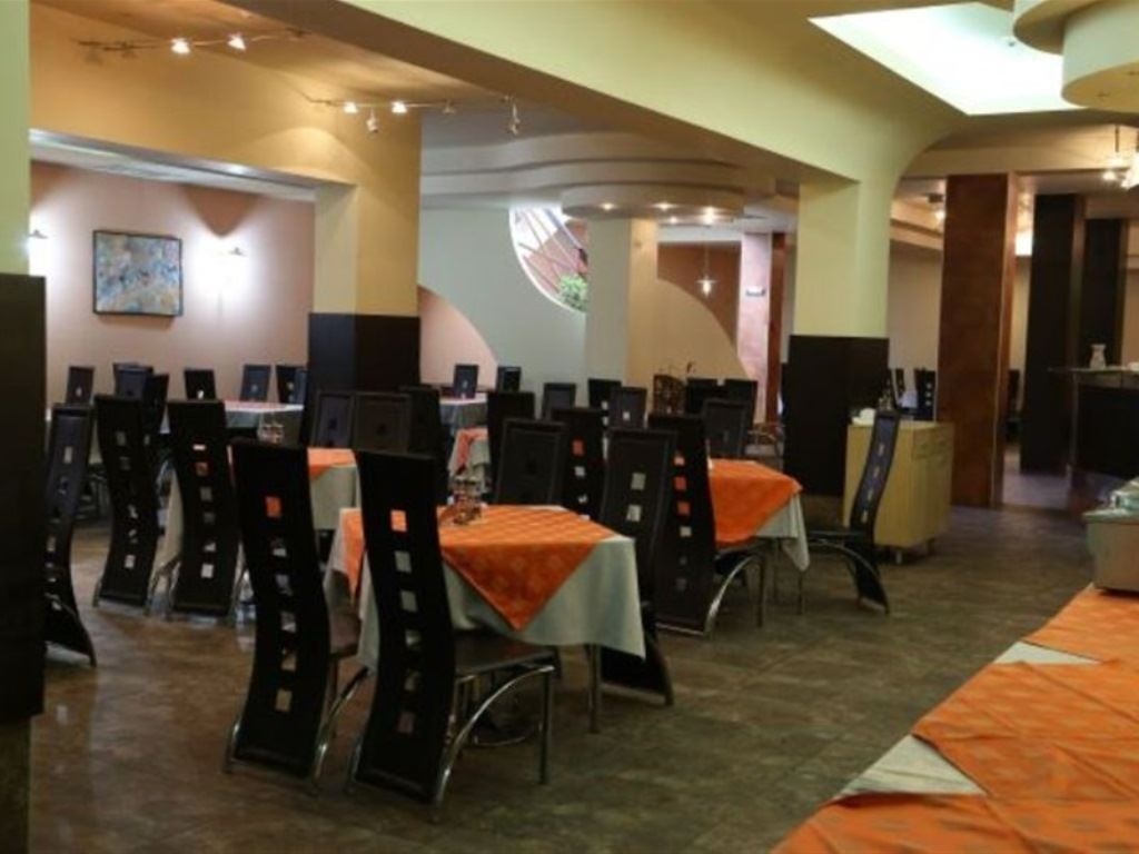 restaurants-restaurant