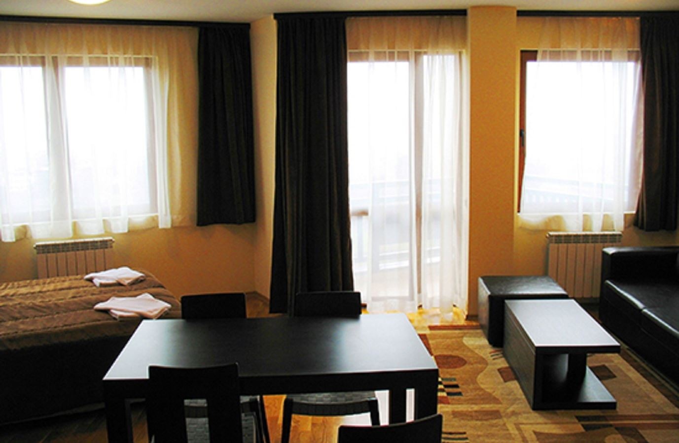 rooms-deluxe-studio-balcony
