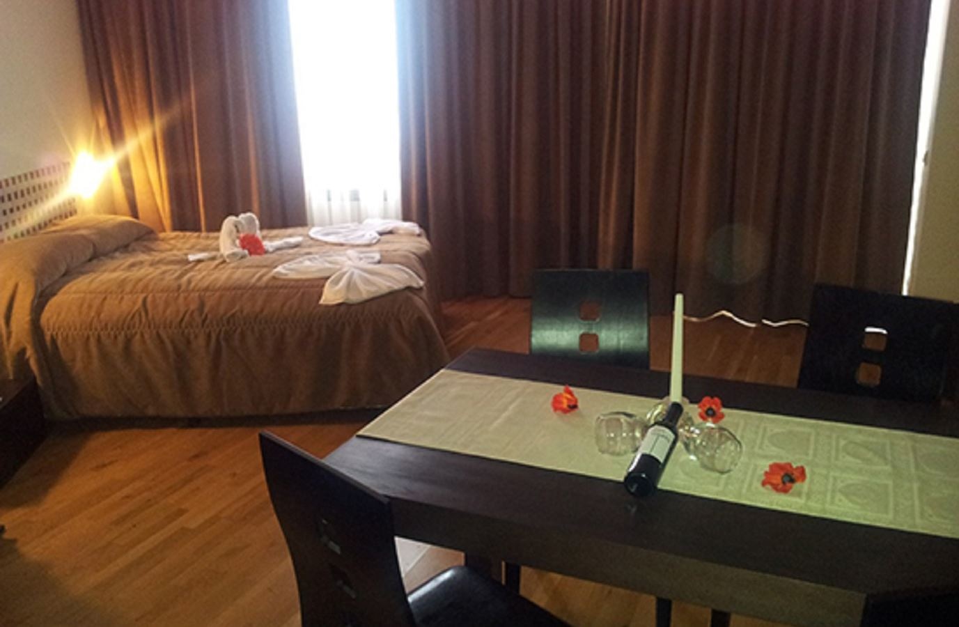 rooms-deluxe-studio-balcony