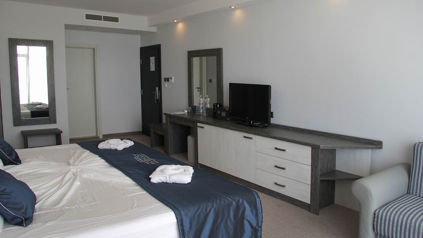 rooms-twin-standard-room-balcony-or-terrace