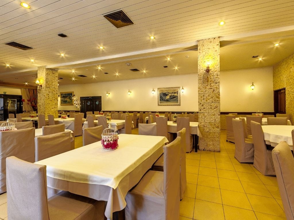 restaurants-restaurant