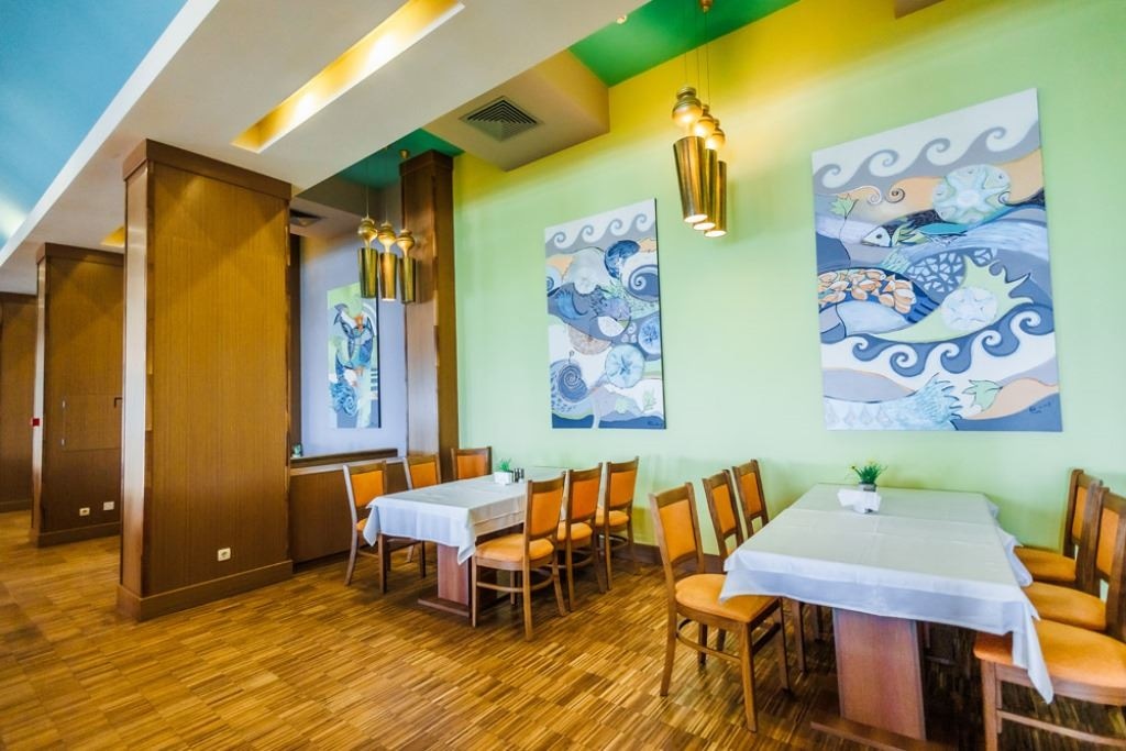 restaurants-restaurant