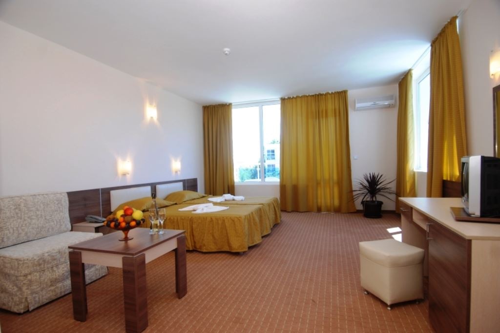 rooms-single-wchild-standard-room-balcony