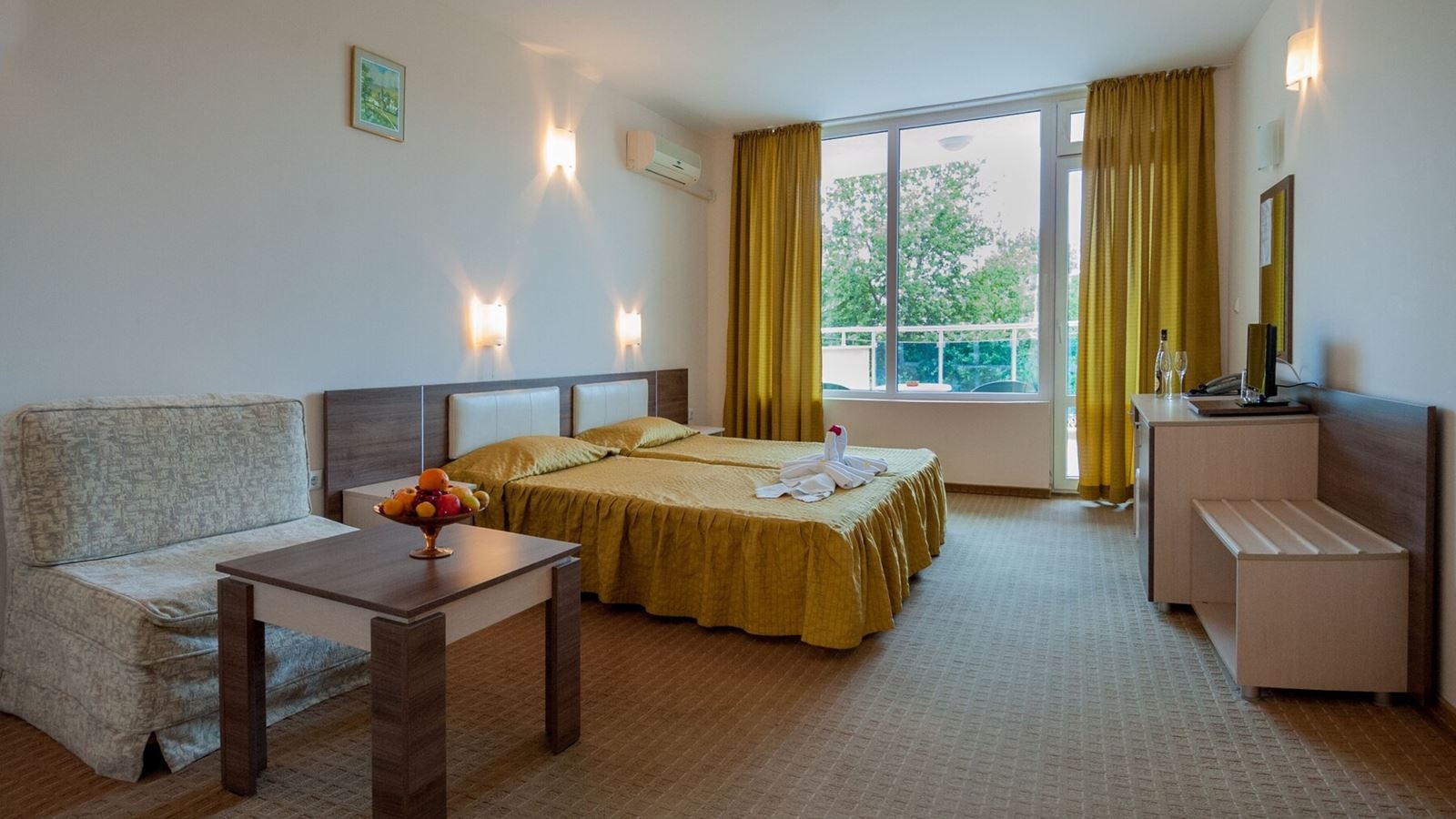 rooms-single-wchild-standard-room-balcony