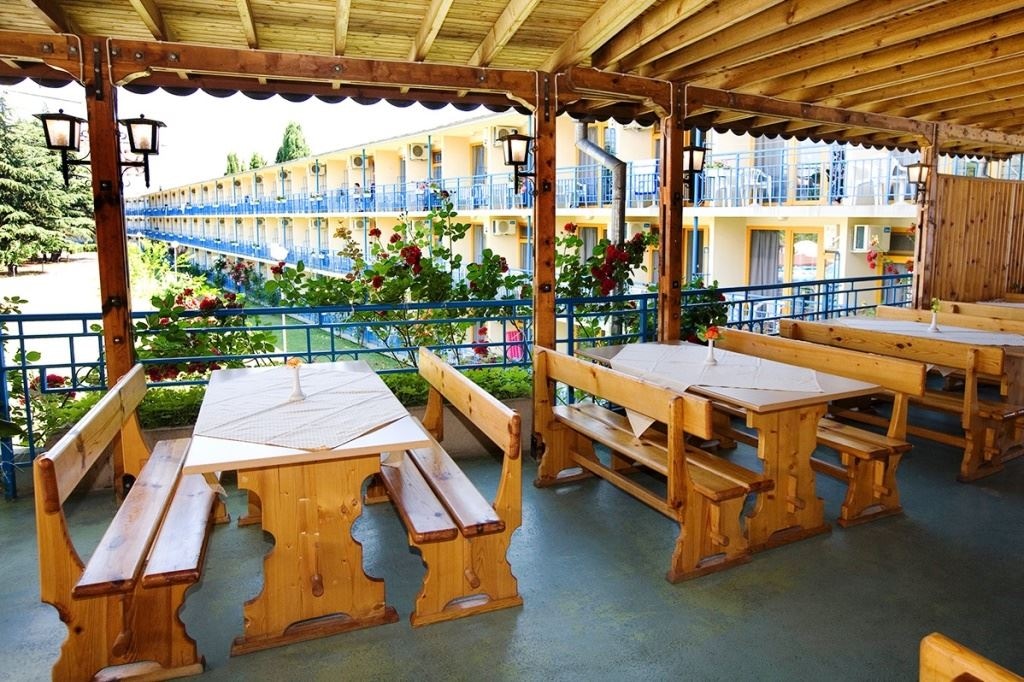 restaurants-restaurants