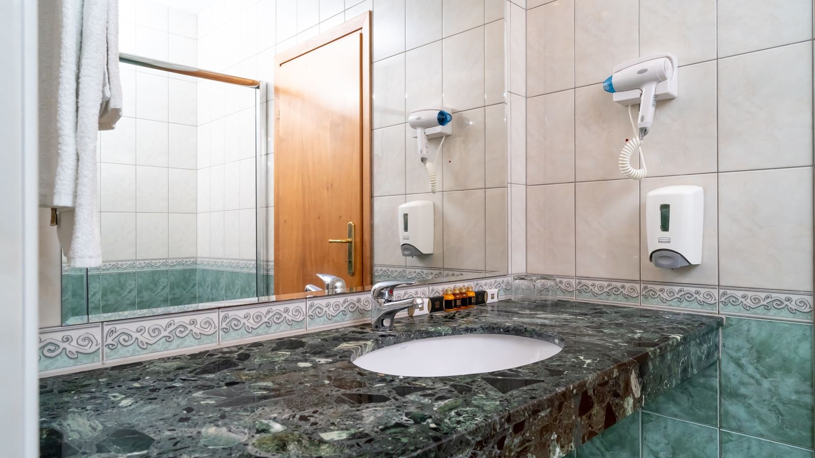 rooms-singleuse-standard-room