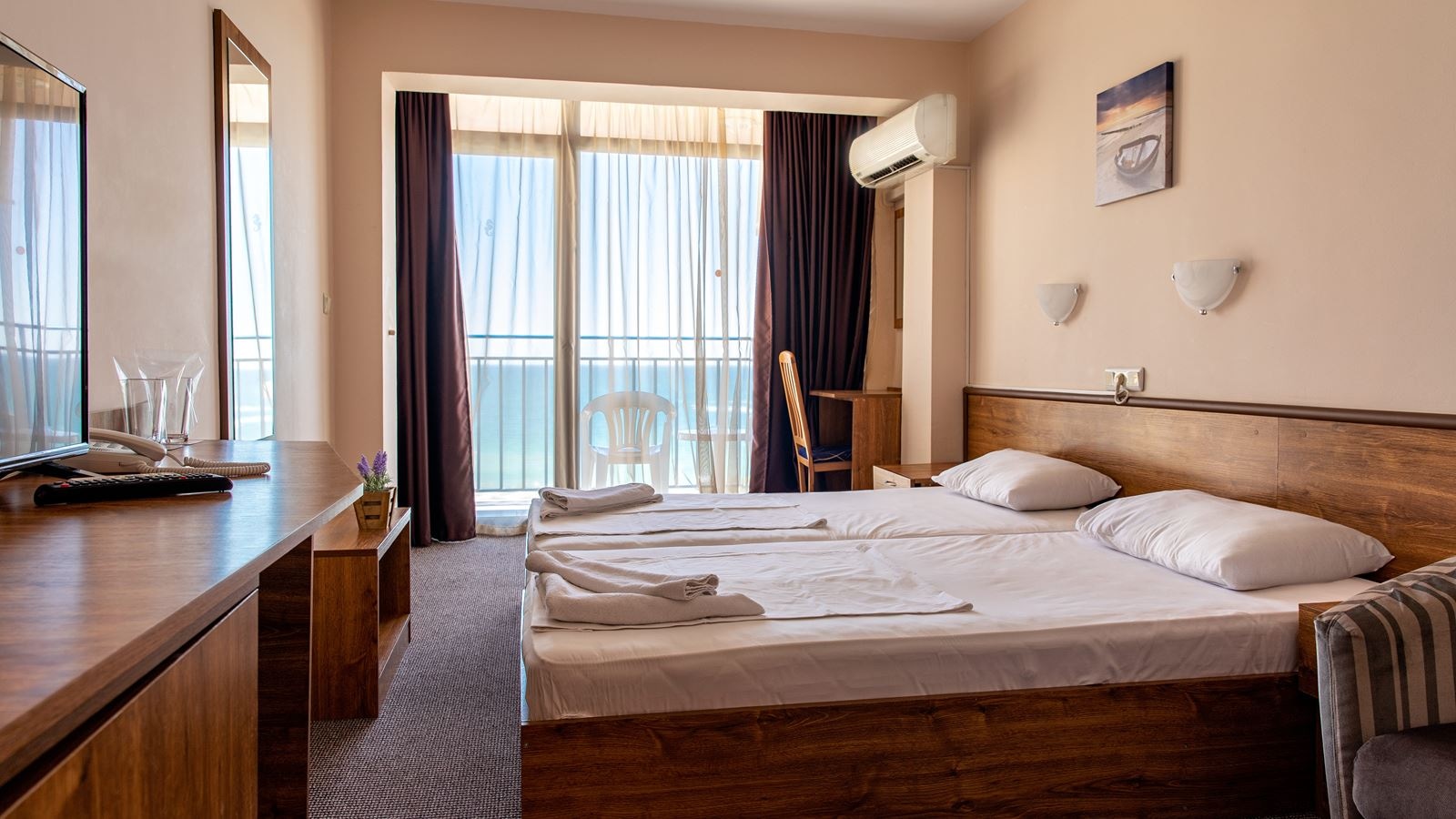 rooms-single-wchild-standard-room-seaview-balcony