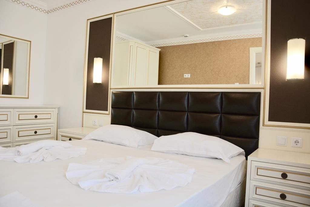 rooms-2-bedroom-deluxe-apartment-balcony-or-terrace