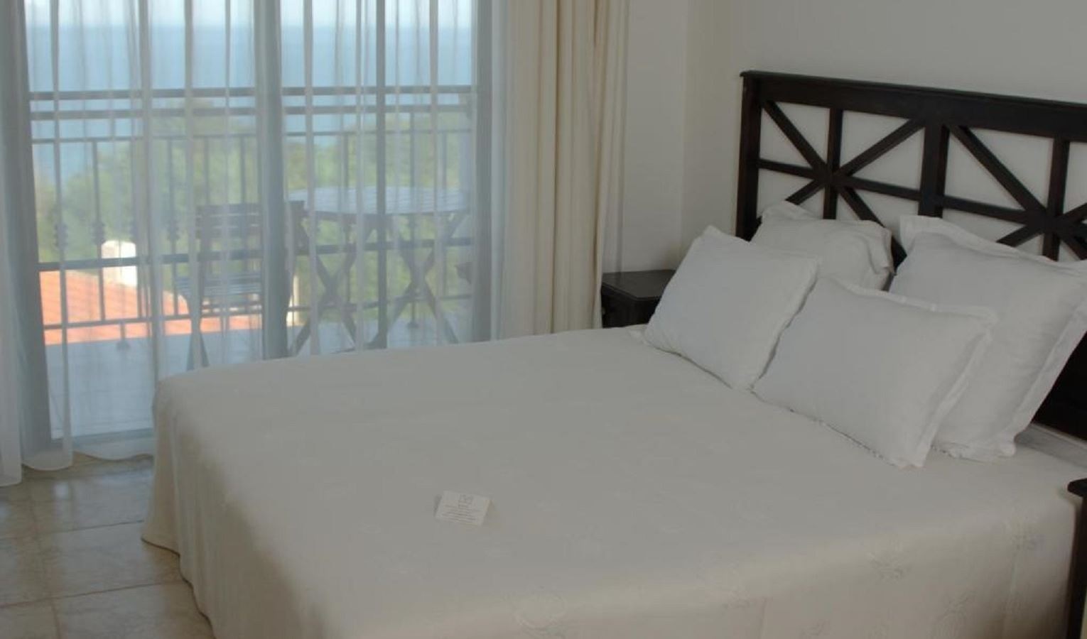 rooms-1-bedroom-standard-apartment-balcony