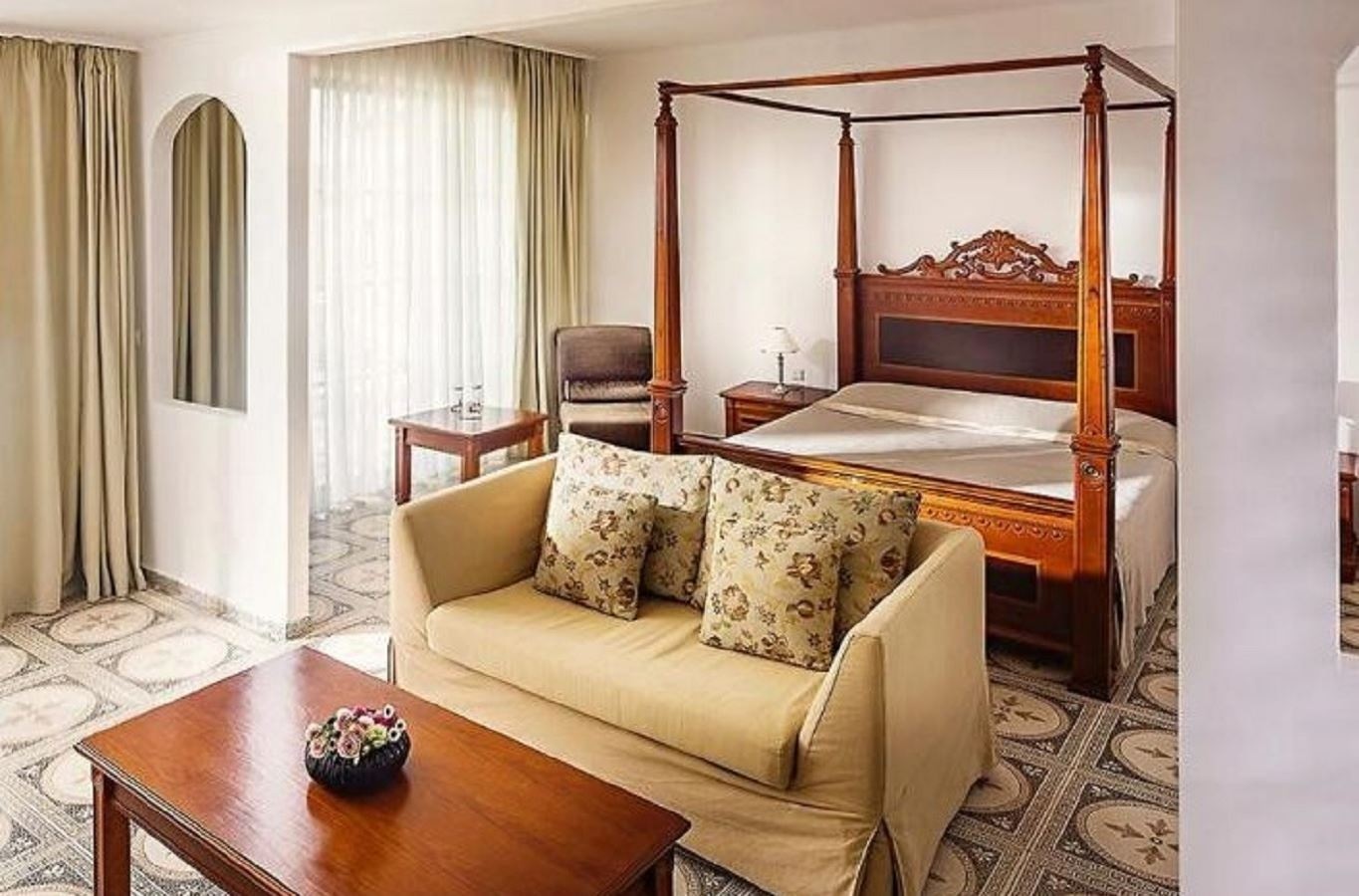 rooms-standard-apartment-balcony-economy