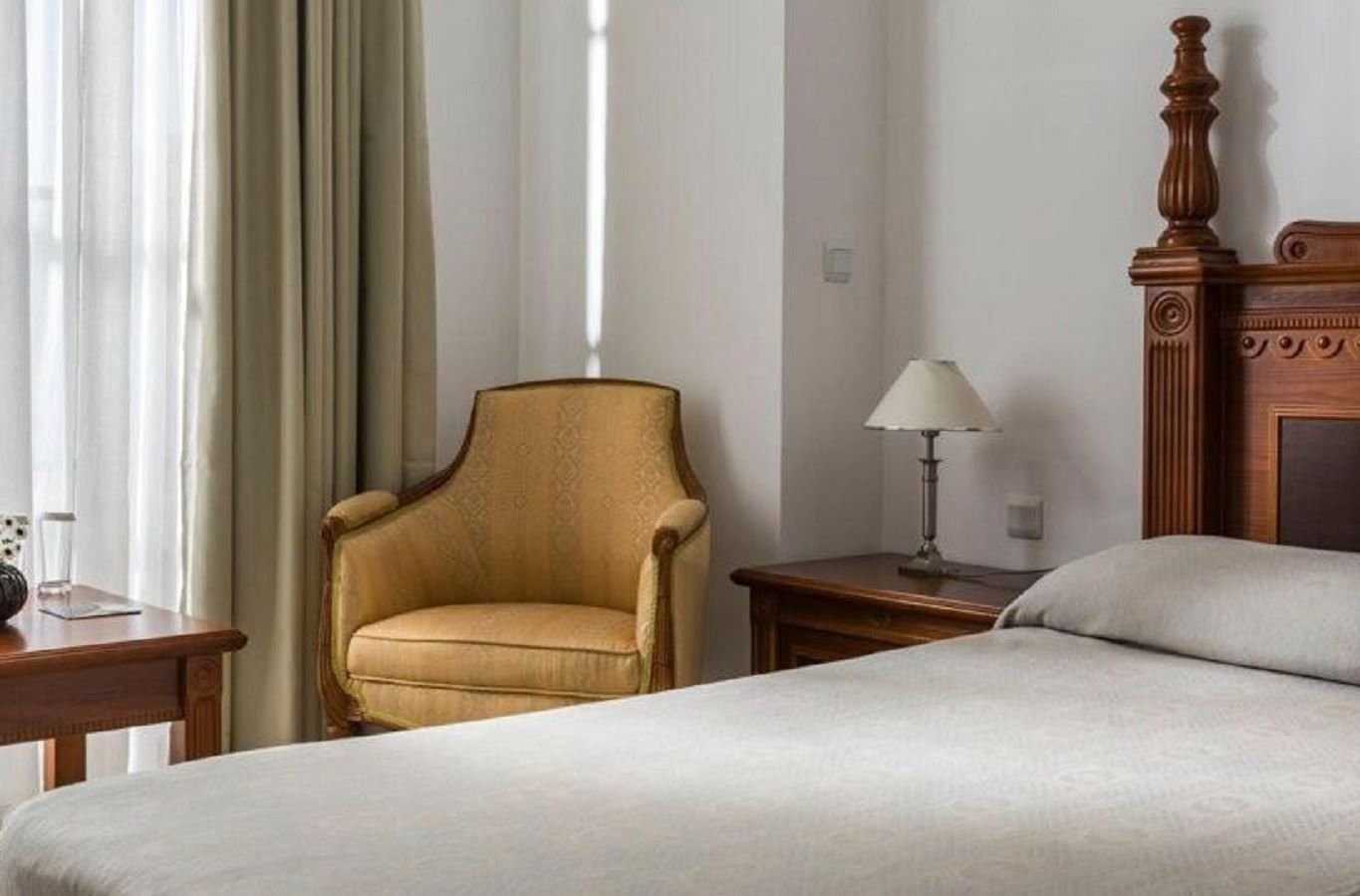 rooms-standard-apartment-balcony-economy