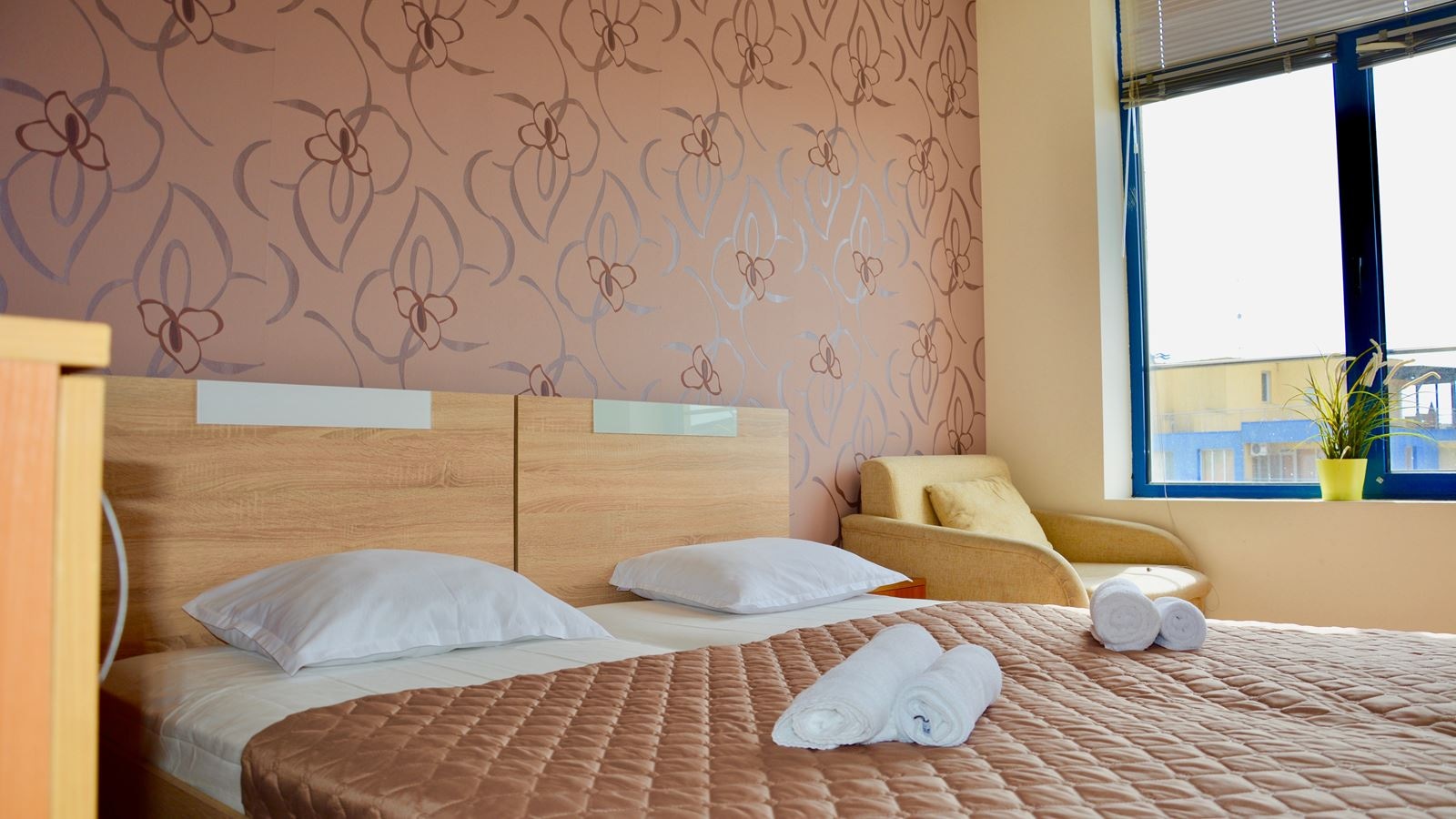 rooms-standard-apartment-balcony-or-terrace