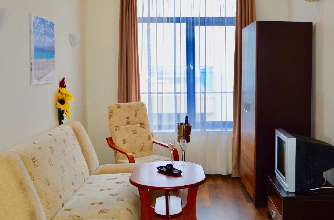 rooms-standard-apartment-balcony-or-terrace