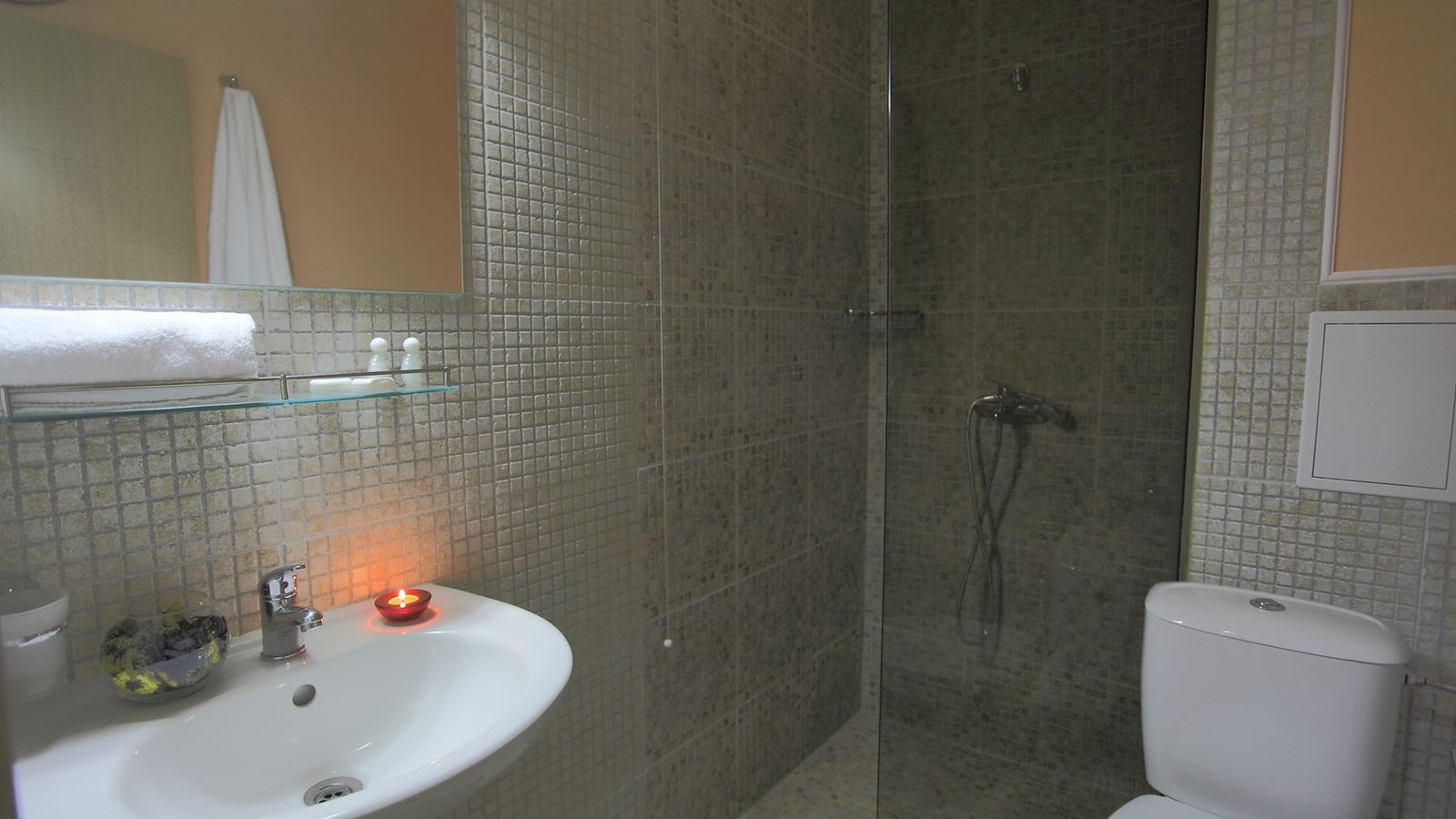 rooms-double-standard-apartment-balcony