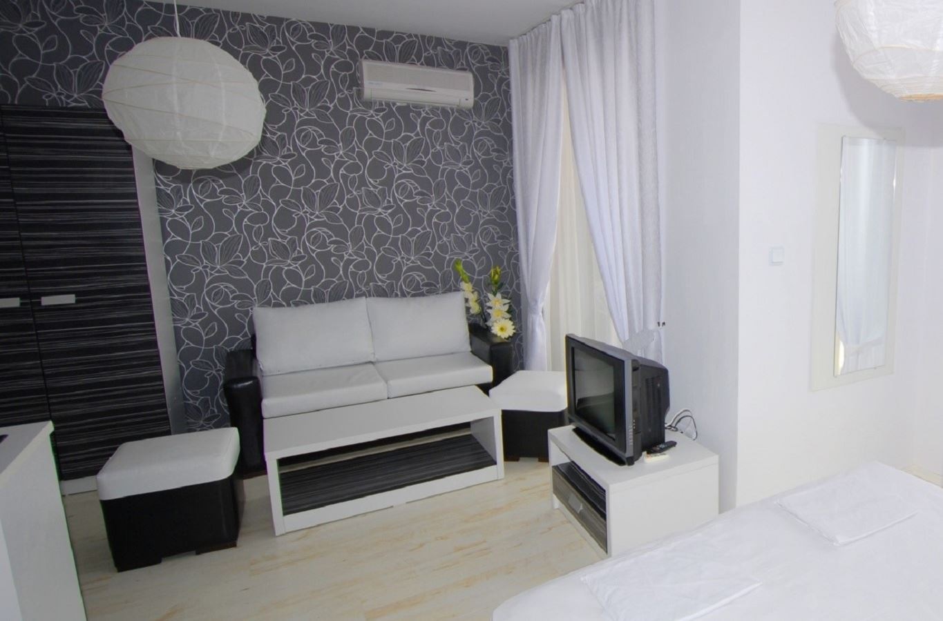 rooms-double-standard-studio-balcony