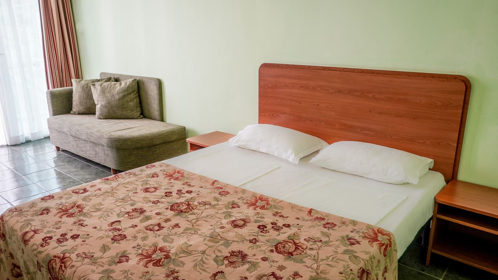 rooms-twin-standard-room-balcony