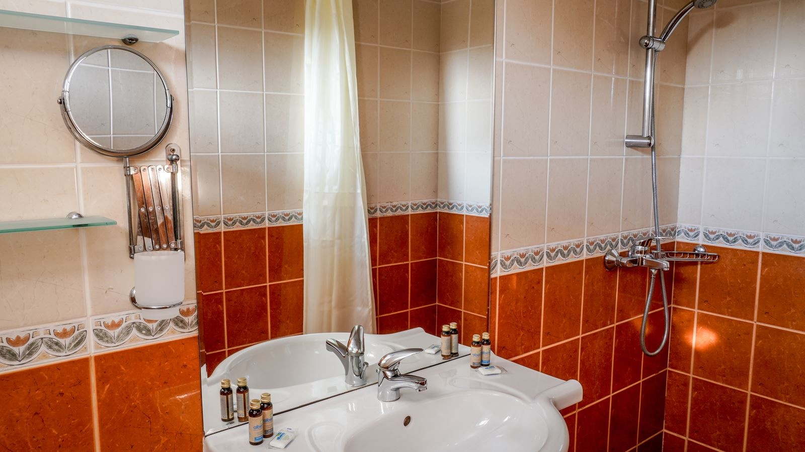 rooms-twin-standard-room-balcony