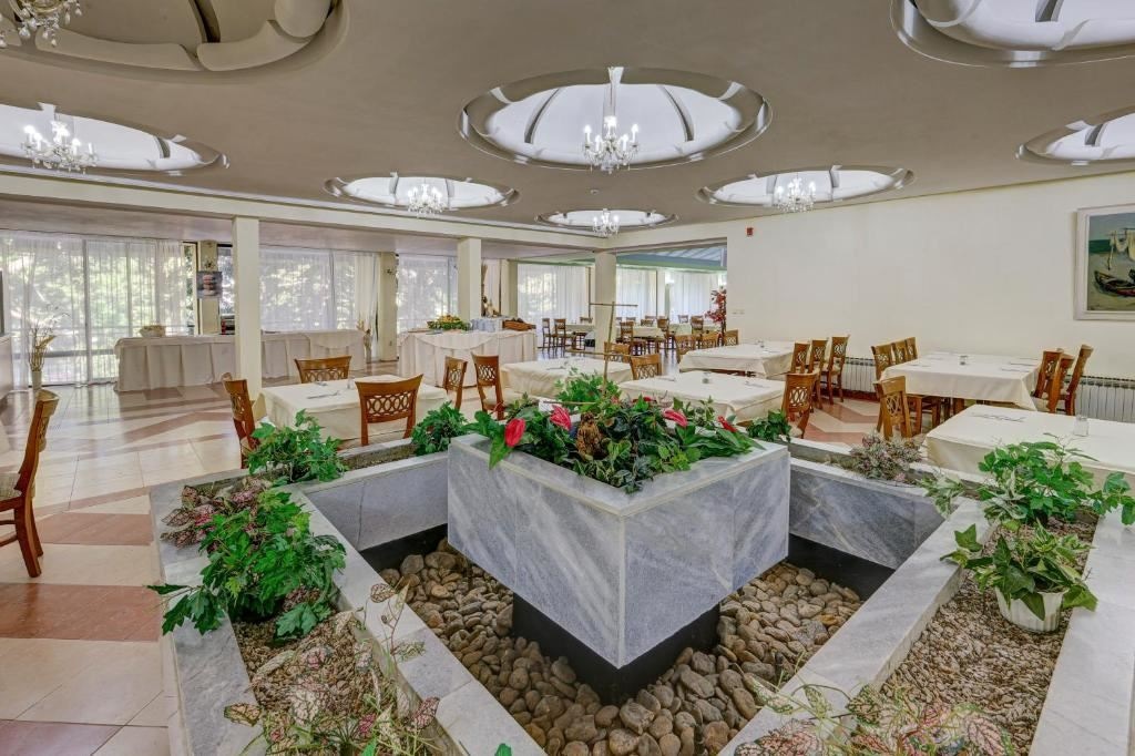 restaurants-restaurants