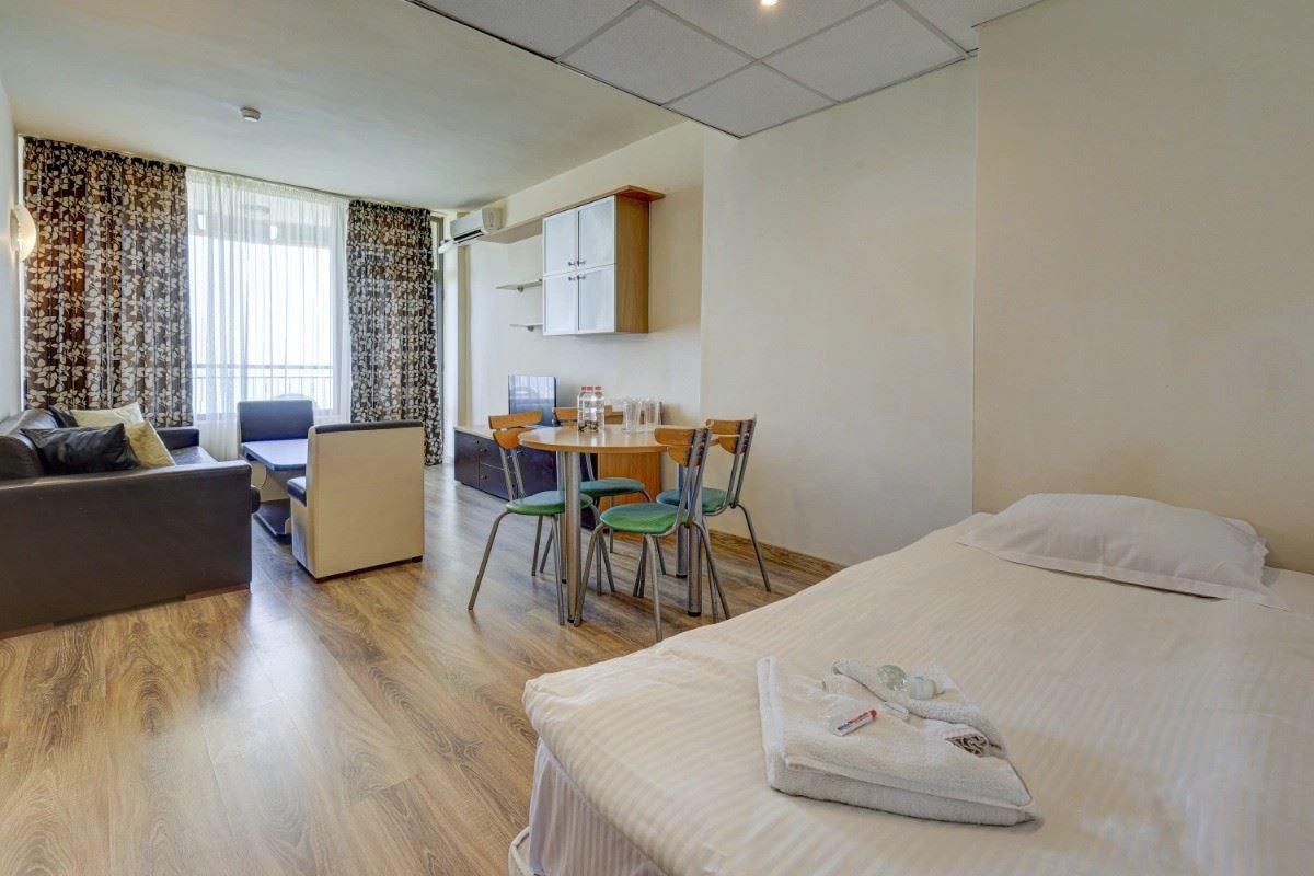 rooms-standard-apartment-balcony