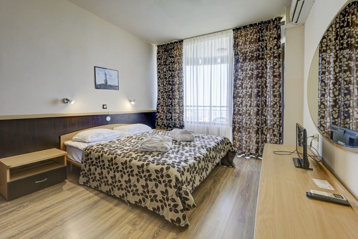 rooms-standard-apartment-balcony