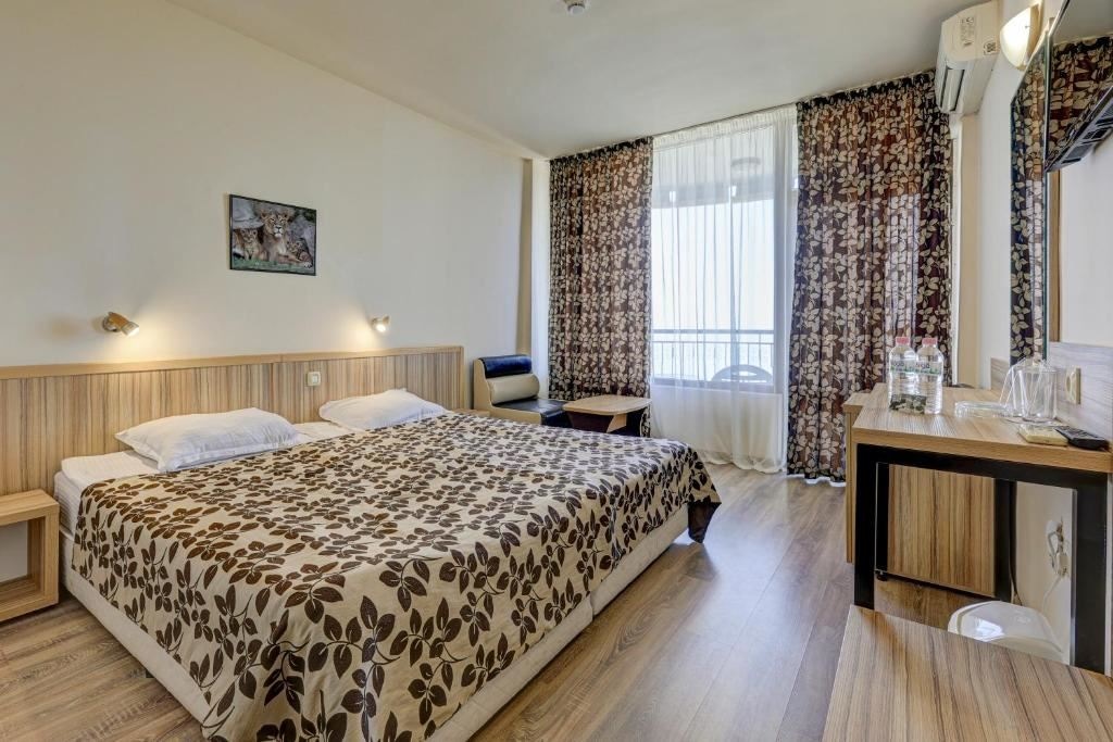 rooms-2-connecting-rooms-standard-room-park-view-balcony