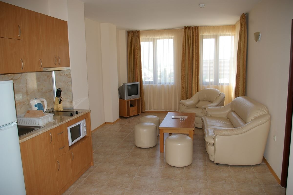 rooms-1-bedroom-standard-apartment-balcony