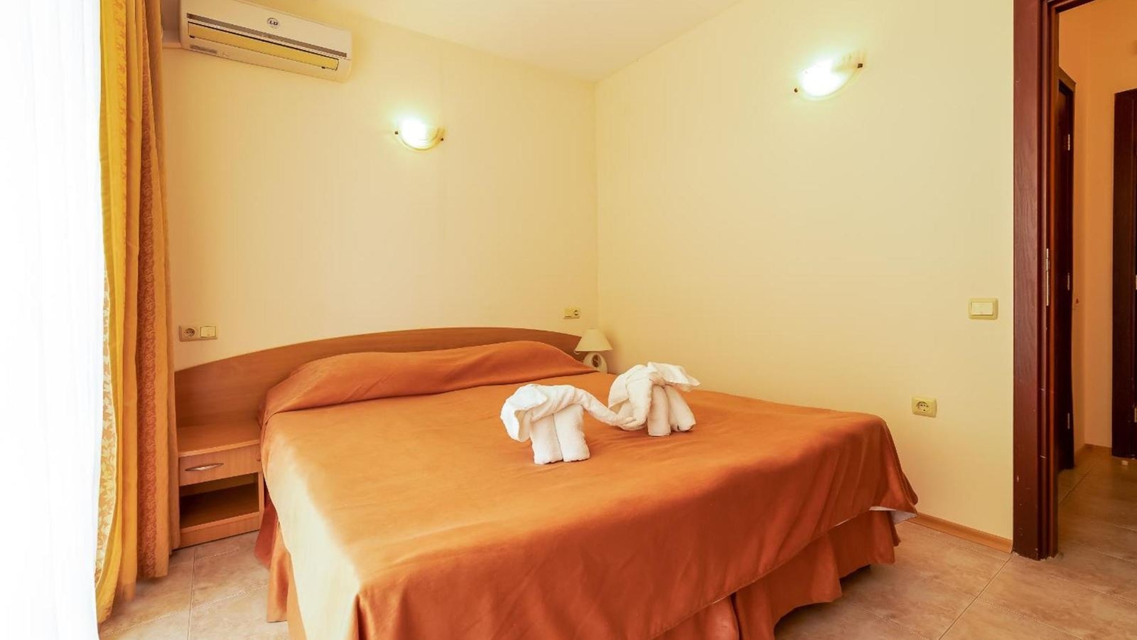 rooms-2-bedroom-standard-apartment-balcony