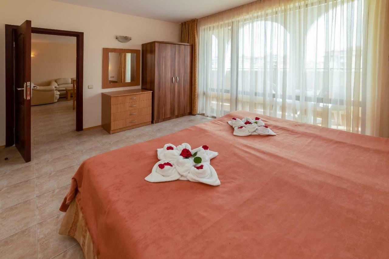 rooms-1-bedroom-standard-apartment-balcony