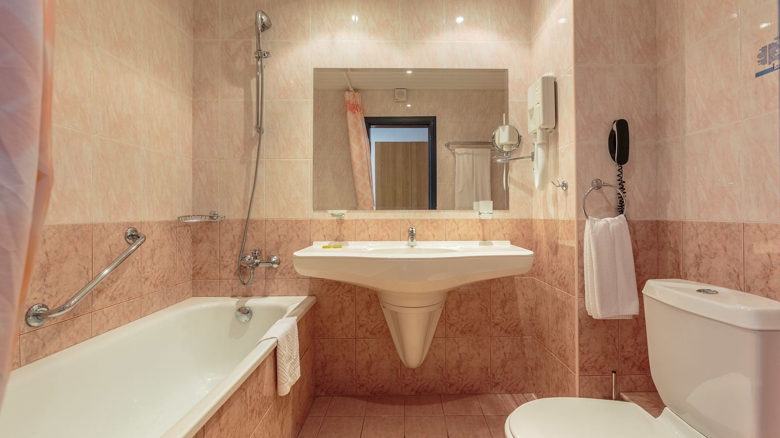 rooms-singleuse-standard-room-balcony-or-terrace