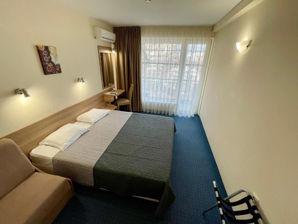 rooms-single-standard-with-terrace