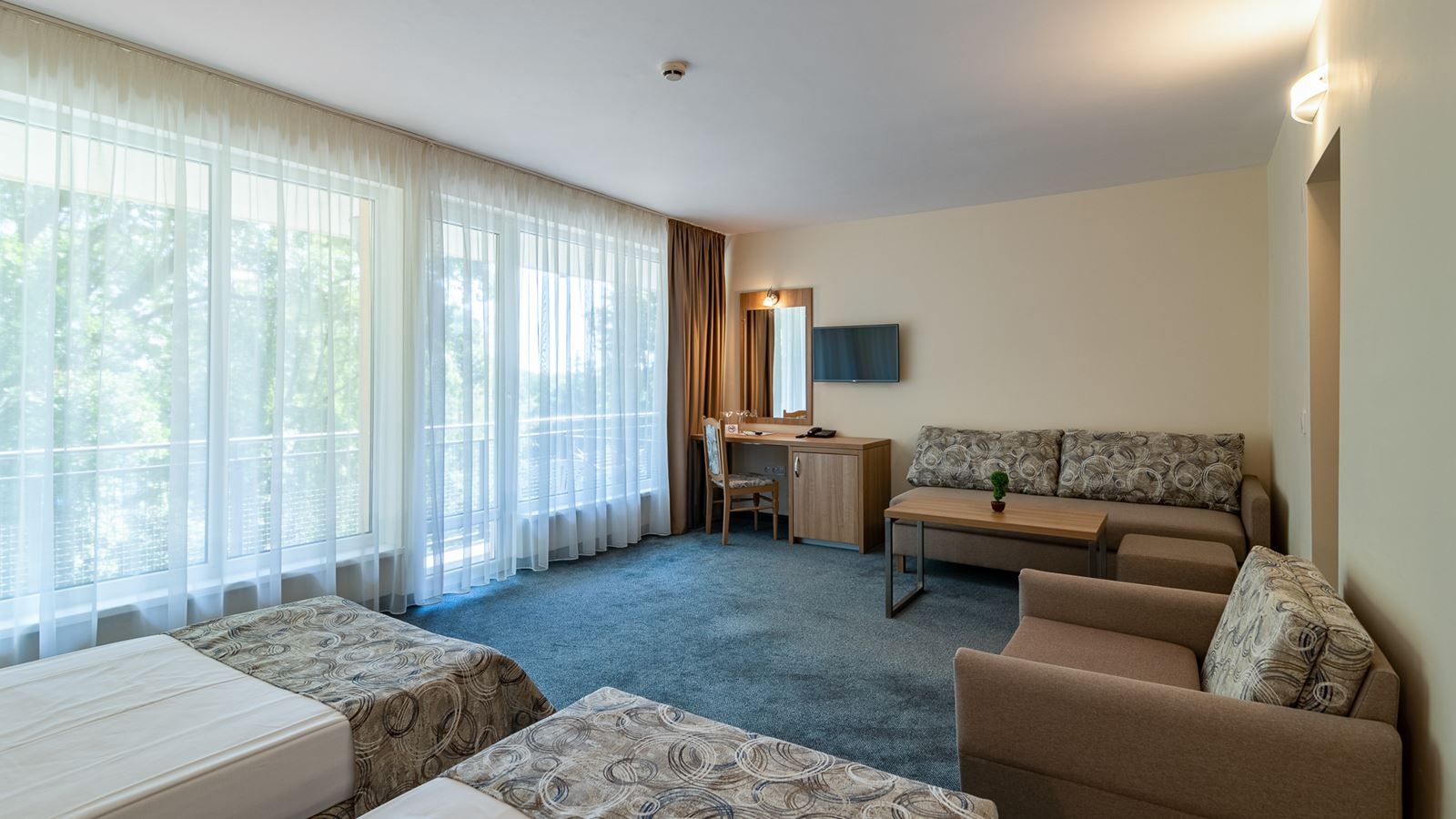 rooms-family-room-with-terrace