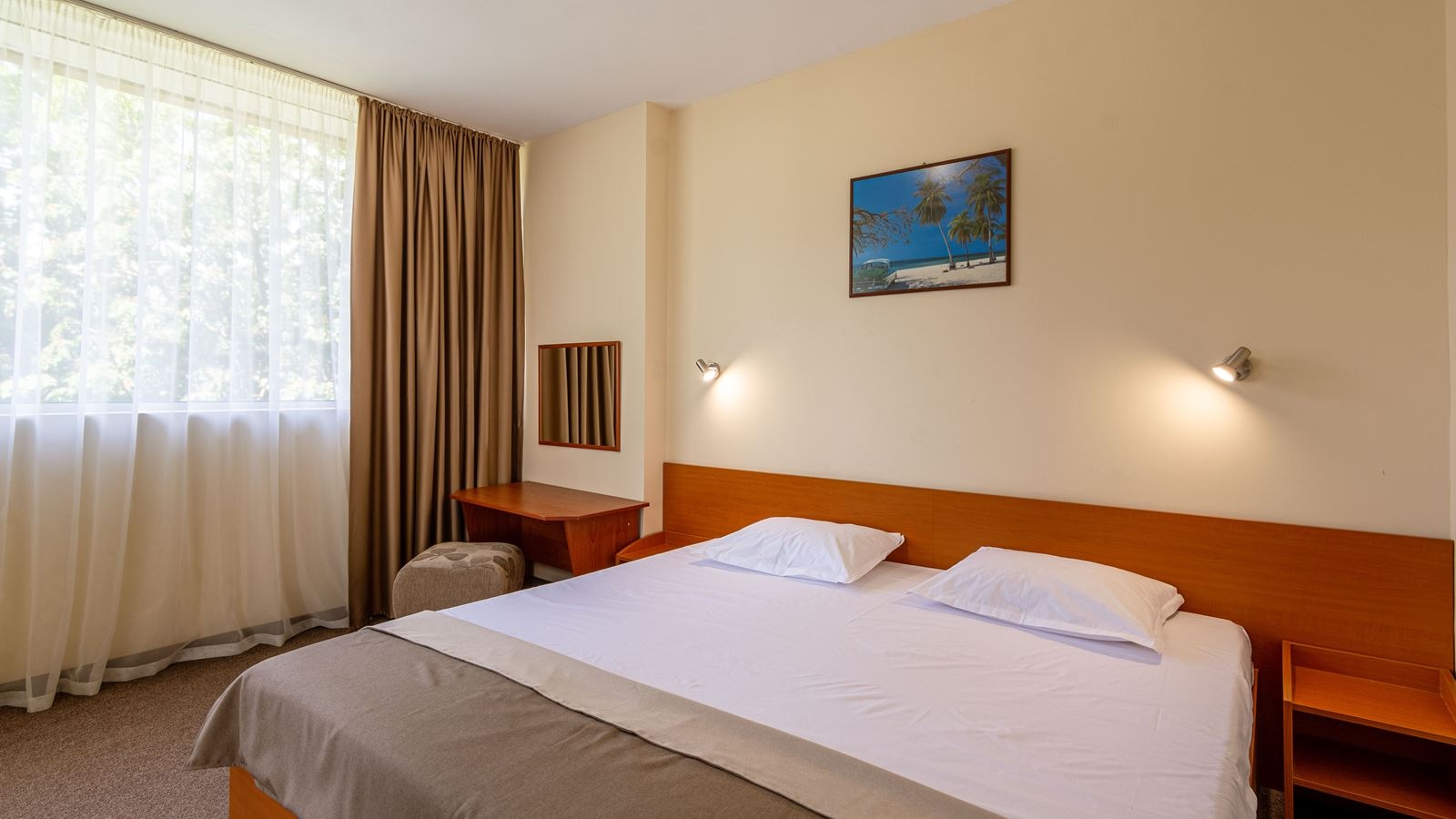 rooms-apartment-with-terrace