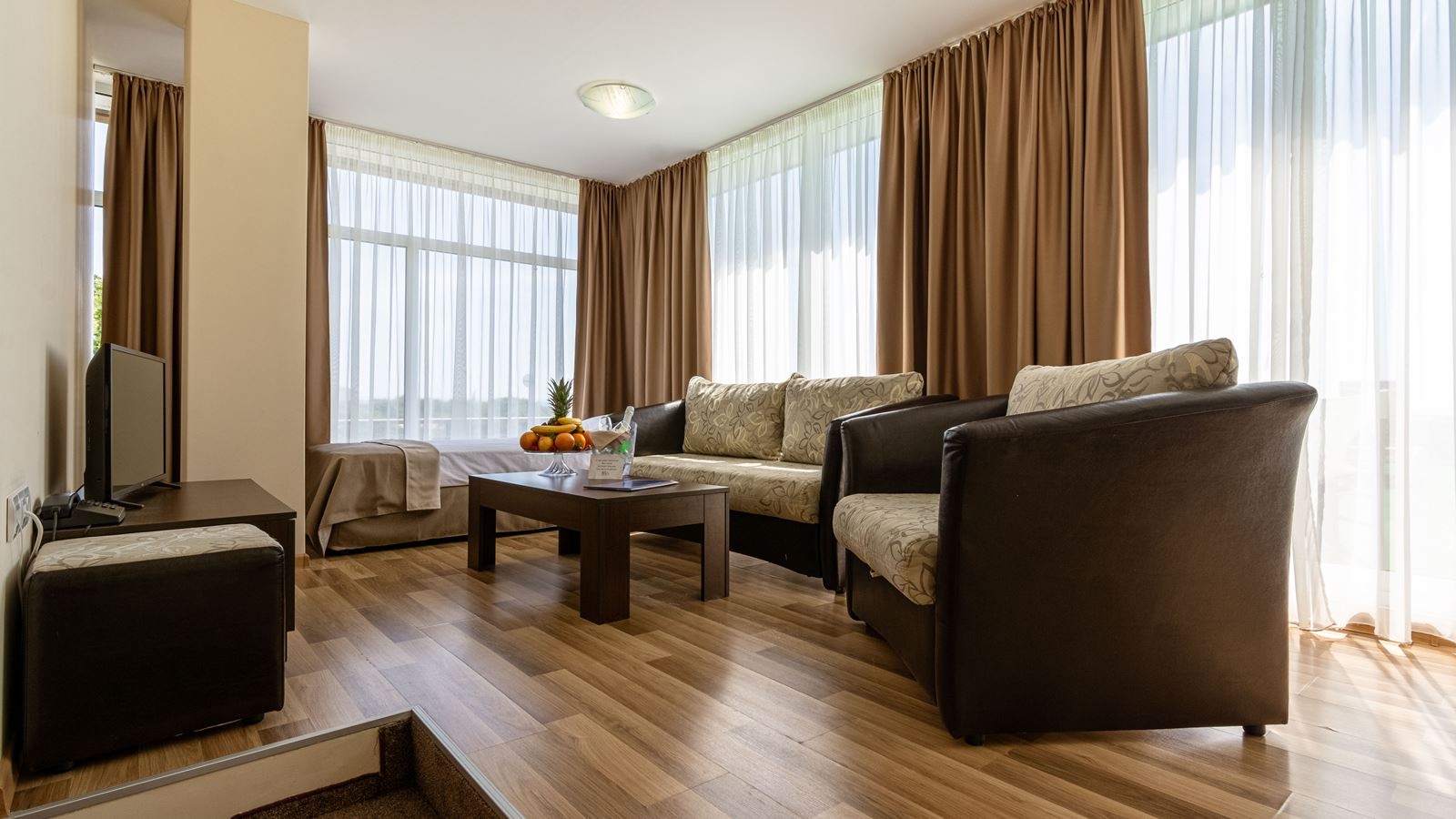 rooms-apartment-with-terrace