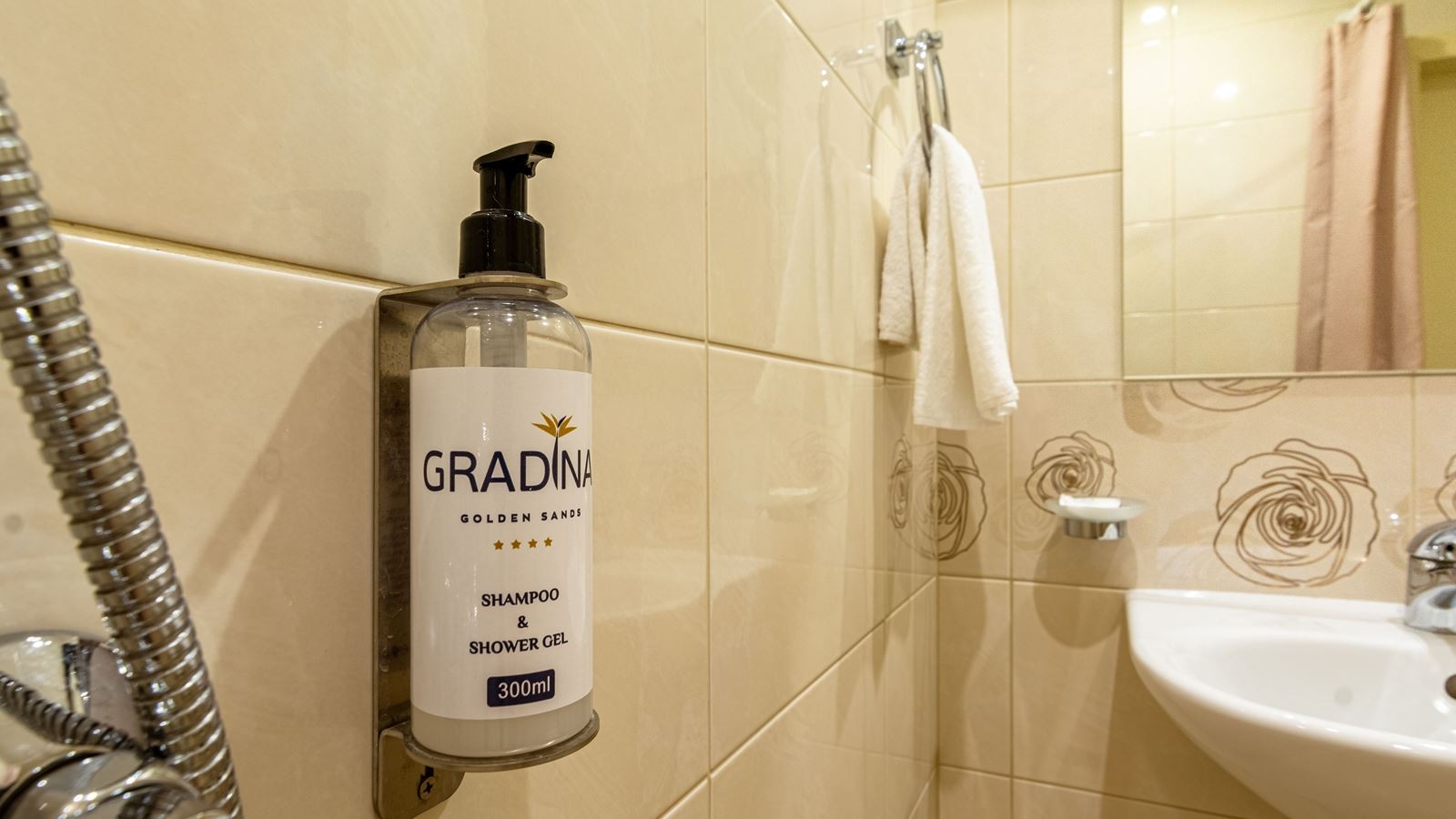 rooms-apartment-with-terrace