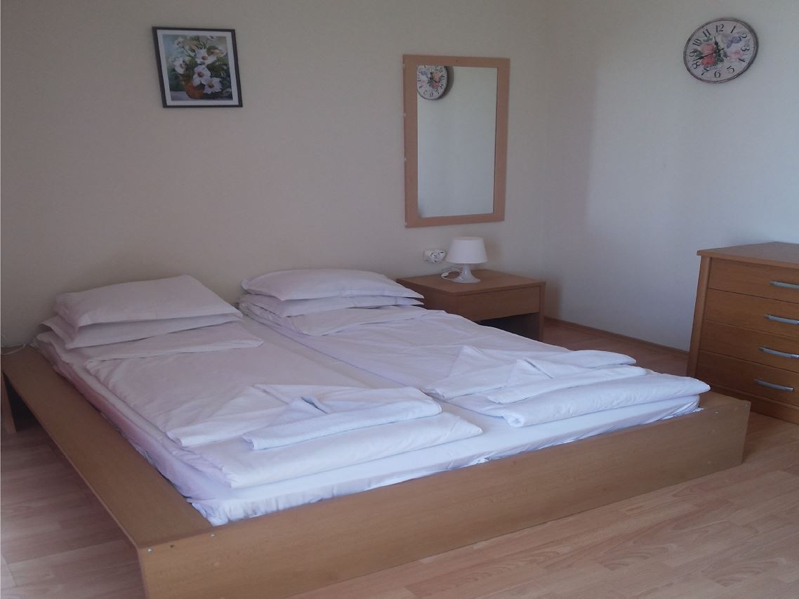 rooms-standard-apartment-balcony-or-terrace