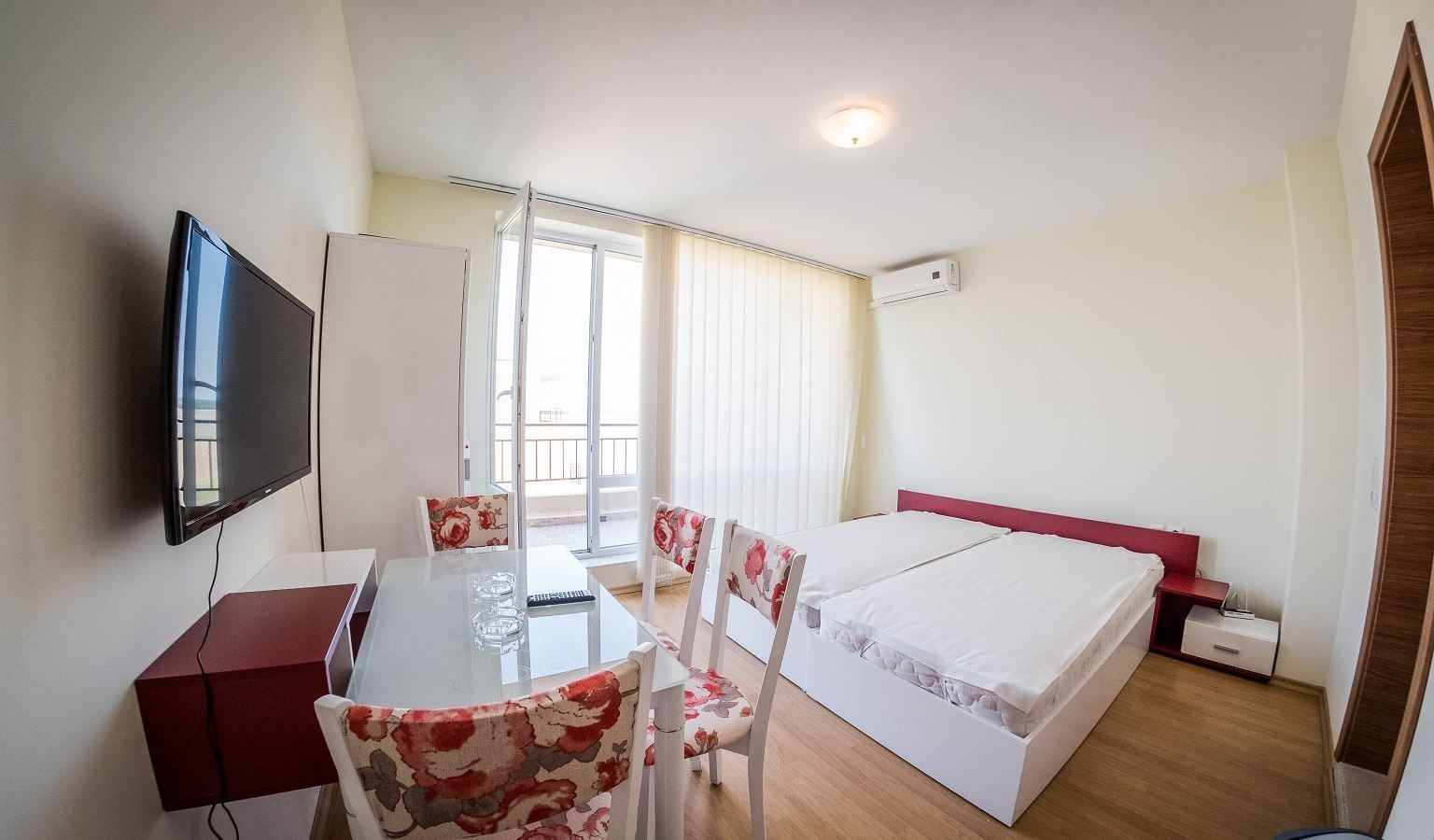 rooms-standard-studio-balcony-or-terrace