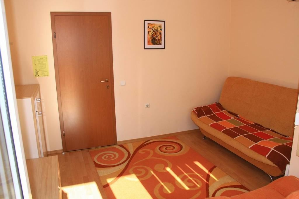 rooms-standard-apartment-balcony-or-terrace