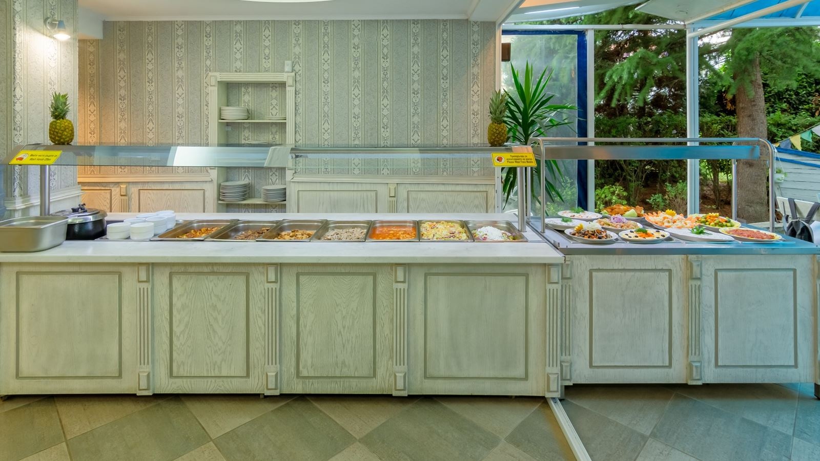 restaurants-main-building