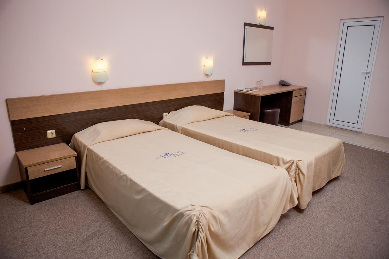 rooms-single-wchild-standard-room-park-view