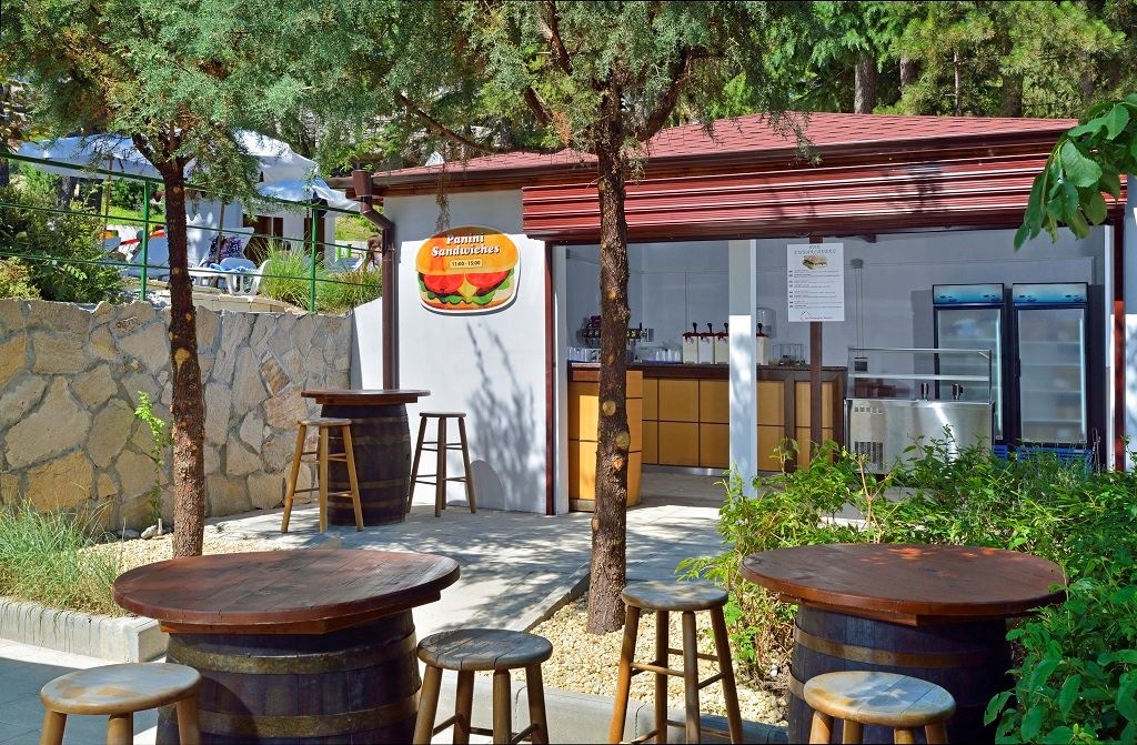 restaurants-bar-embarcadero-from-beg-june-until-mid-sept