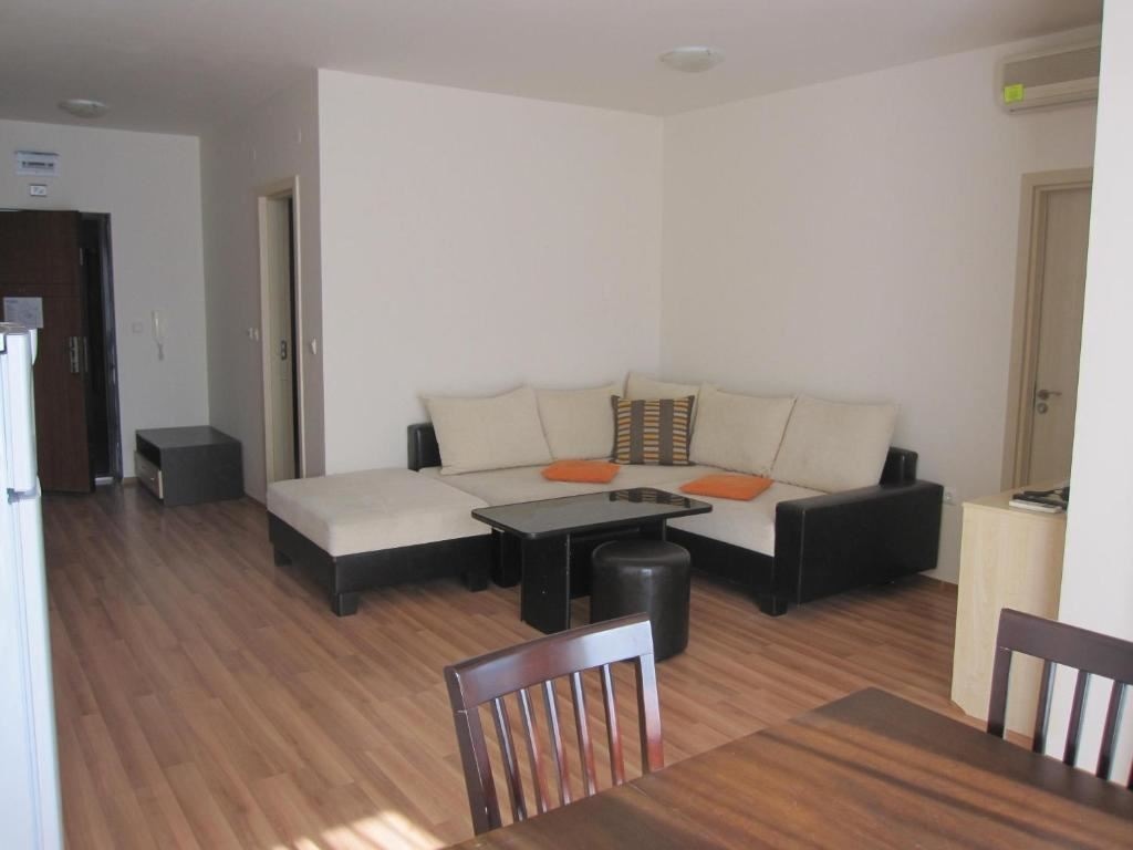 rooms-1-bedroom-standard-apartment-balcony-or-terrace