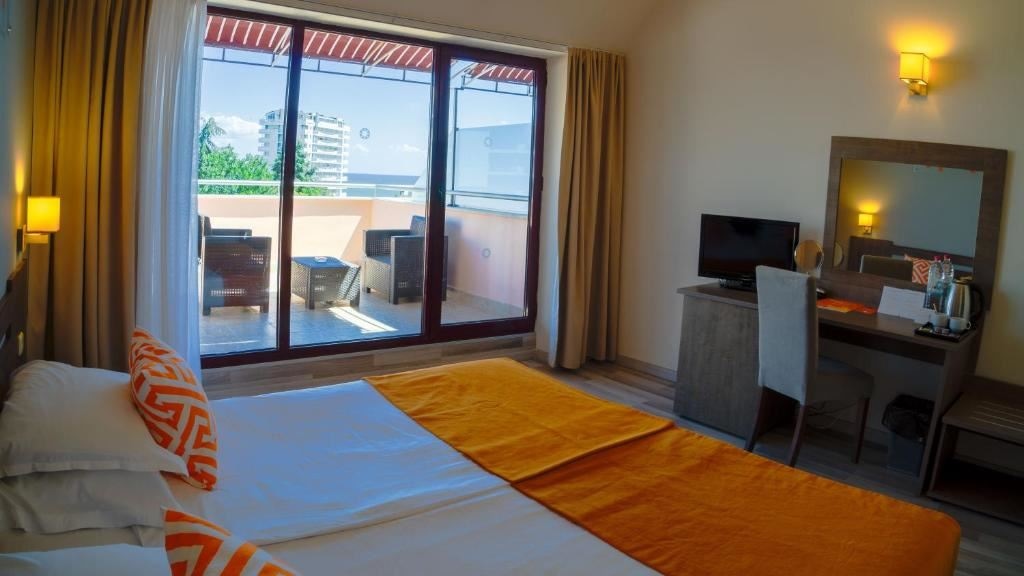 rooms-double-standard-room-seaview-balcony