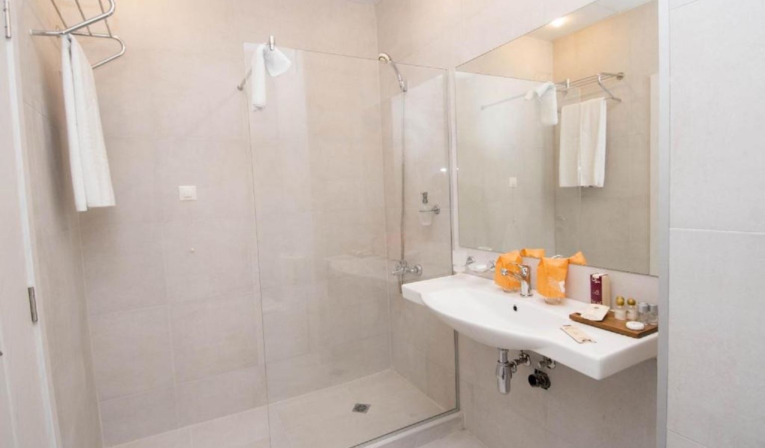 rooms-double-standard-room-seaview-balcony