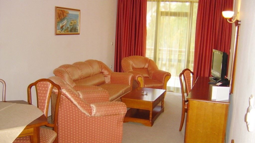 rooms-superior-apartment-balcony